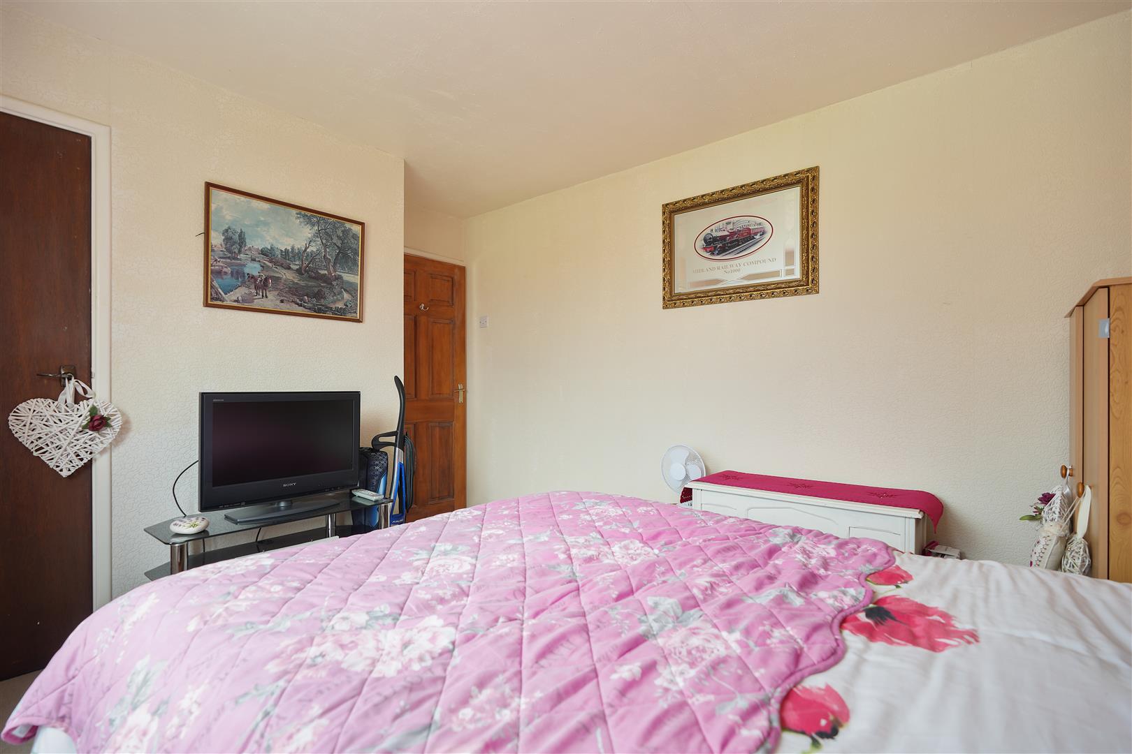 Boythorpe Crescent, Chesterfield Ready Steady MOVE!